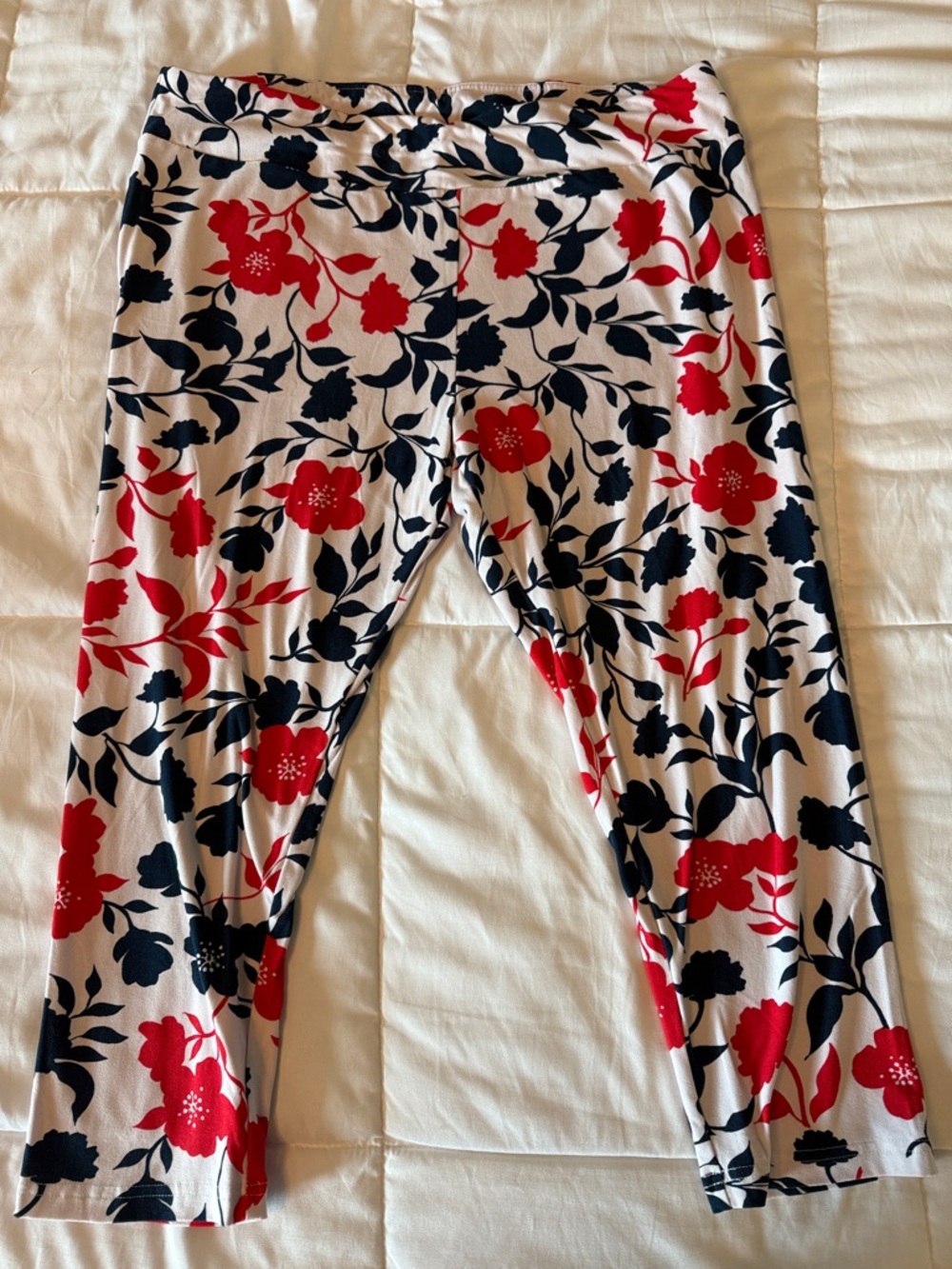 Time and Tru Floral Capri Leggings